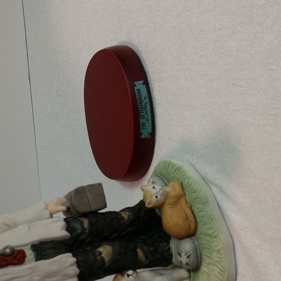 Flambro Hobo Clown Veterinarian Porcelain Figurine Emmett Kelly Jr Dog Cat - Picture 3 of 17